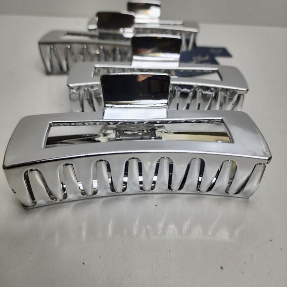 Target Universal Thread Set of 4 Silver Colored Plastic Butterfly Hair Clips NWT - Picture 2 of 6